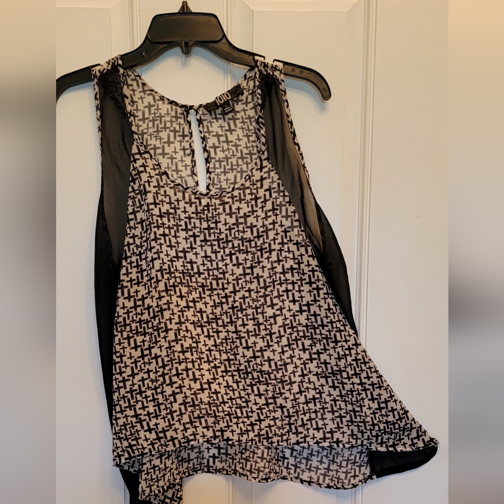 Hi-Lo Sheer Tank - Picture 2 of 4